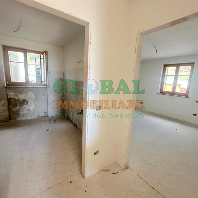 Ronchi Valsugana – Appartamento ristrutturato con garage, posto auto e cantina in vendita