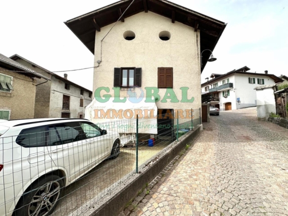 Torcegno – Porzione di casa disposta su 3 piani