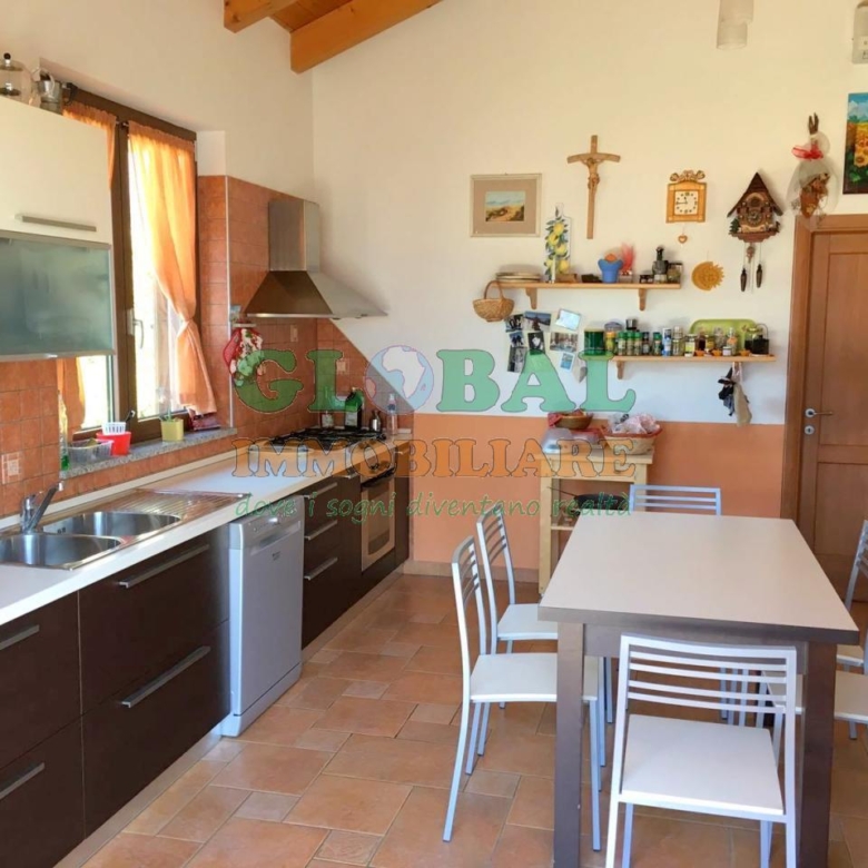 Ospedaletto – Villa unifamiliare con grande giardino