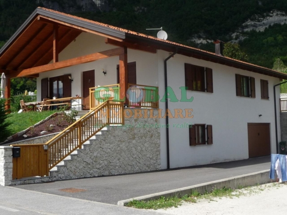 Ospedaletto – Villa unifamiliare con grande giardino