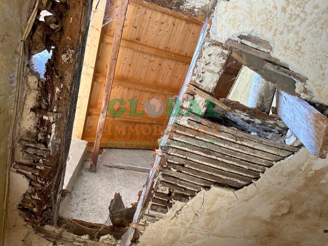 Grigno – edificio terra-tetto da ristrutturare