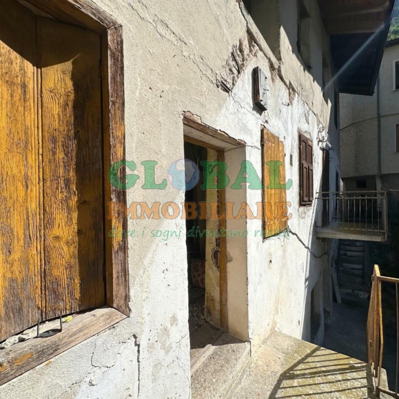 Grigno – edificio terra-tetto da ristrutturare