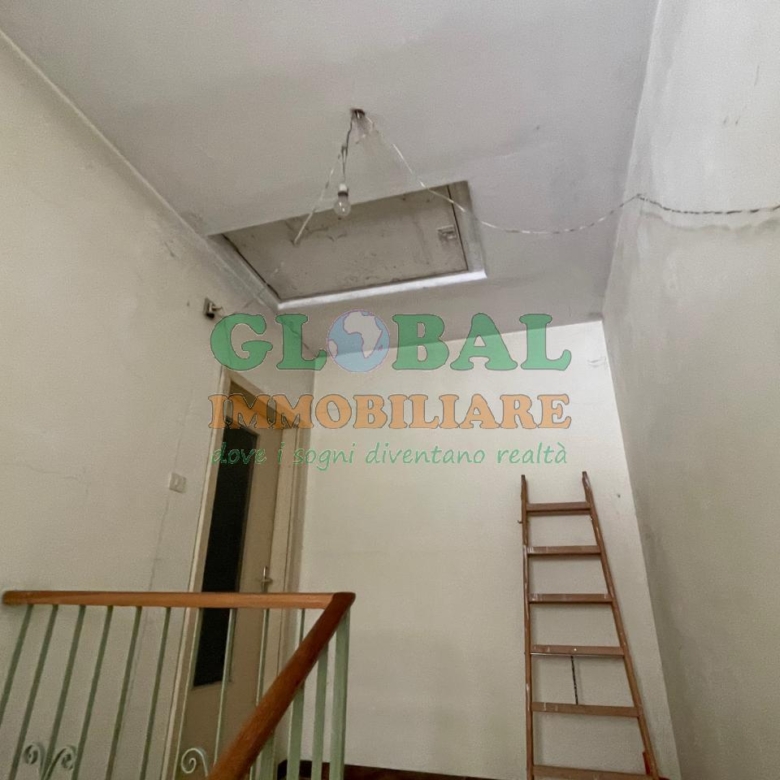 Grigno – porzione di casa su tre piani da restaurare