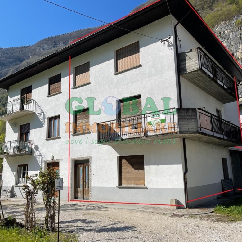 Grigno – porzione di casa su tre piani da restaurare