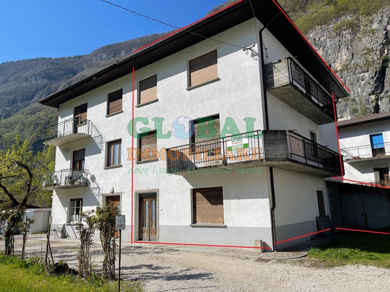 Grigno – porzione di casa su tre piani da restaurare