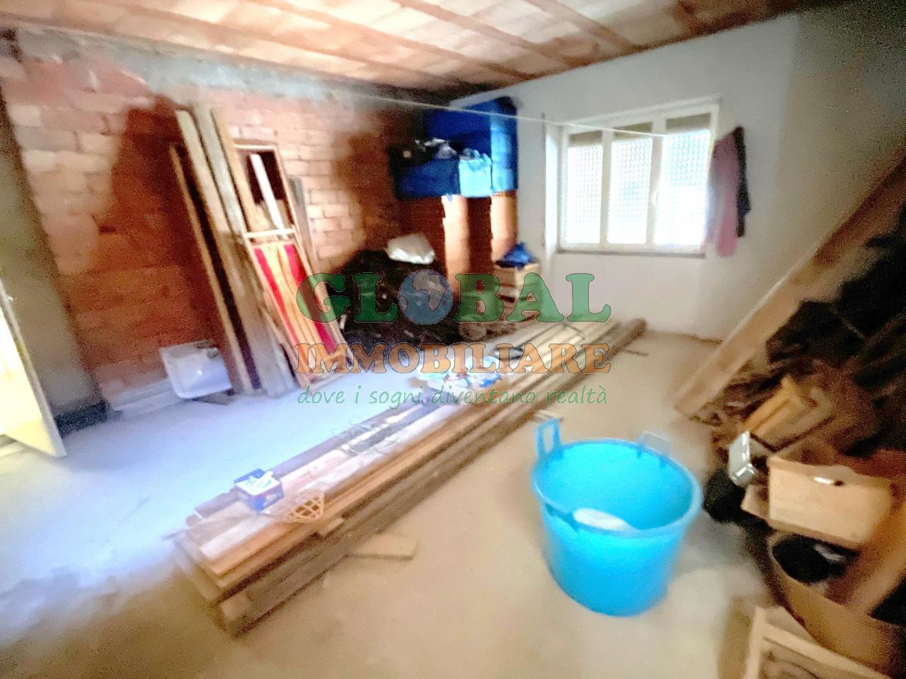 Grigno – porzione di casa su tre piani da restaurare