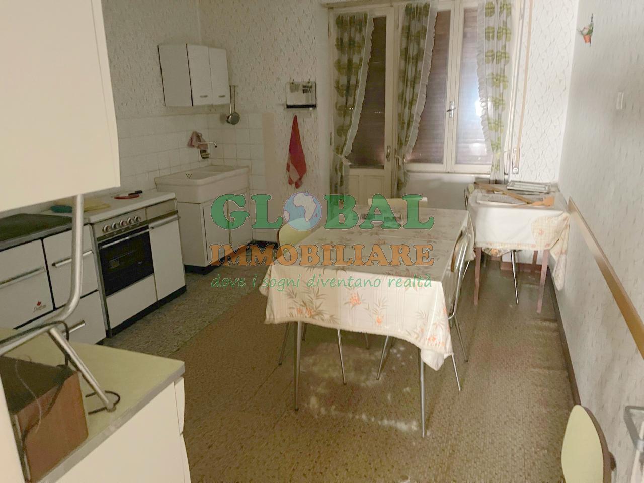 Grigno – porzione di casa su tre piani da restaurare