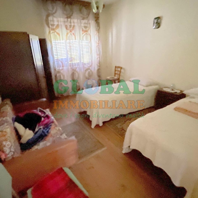 Grigno – porzione di casa su tre piani da restaurare
