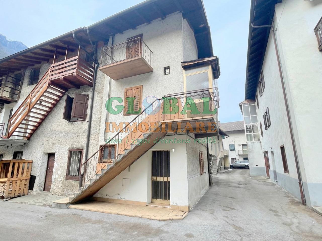 Grigno Frazione Tezze – porzione di casa su 3 piani