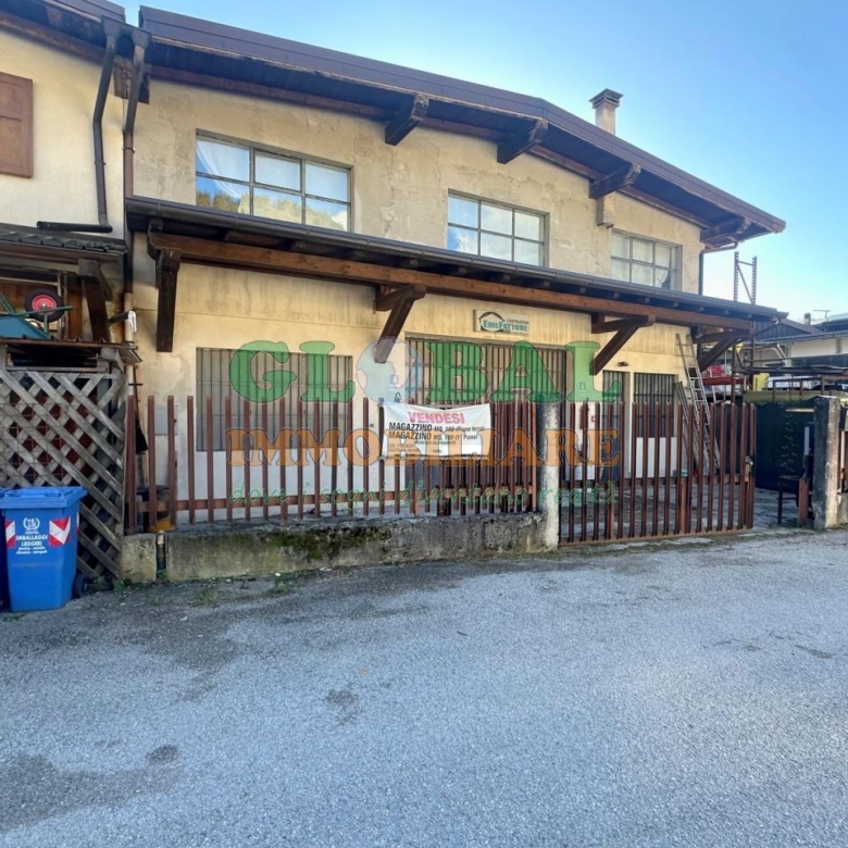 Castello Tesino – porzione di magazzino con piazzale