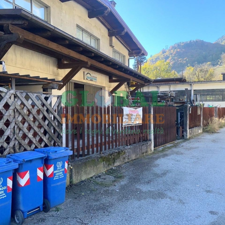 Castello Tesino – porzione di magazzino con piazzale