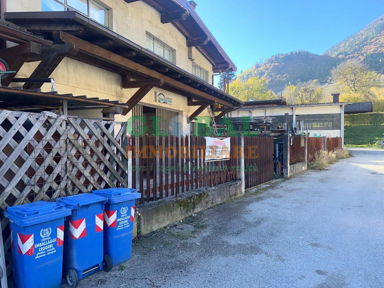 Castello Tesino – porzione di magazzino con piazzale
