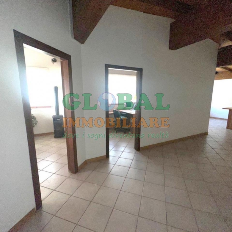 Castello Tesino – porzione di magazzino con piazzale