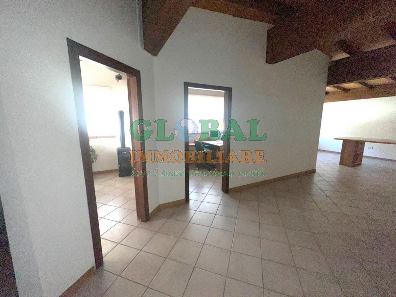 Castello Tesino – porzione di magazzino con piazzale