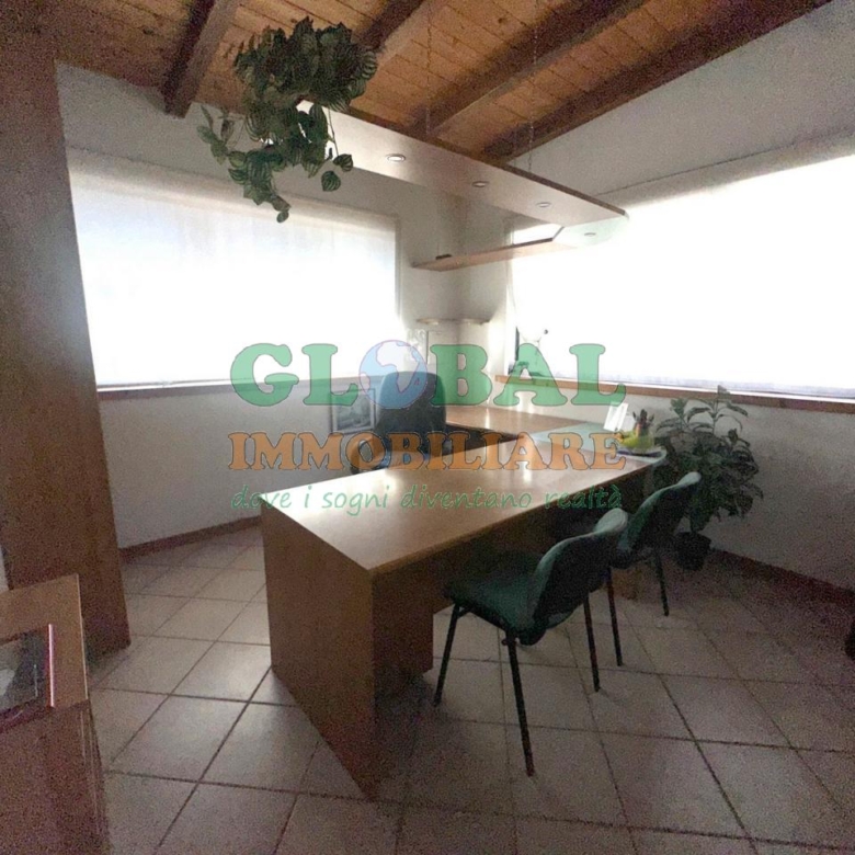 Castello Tesino – porzione di magazzino con piazzale