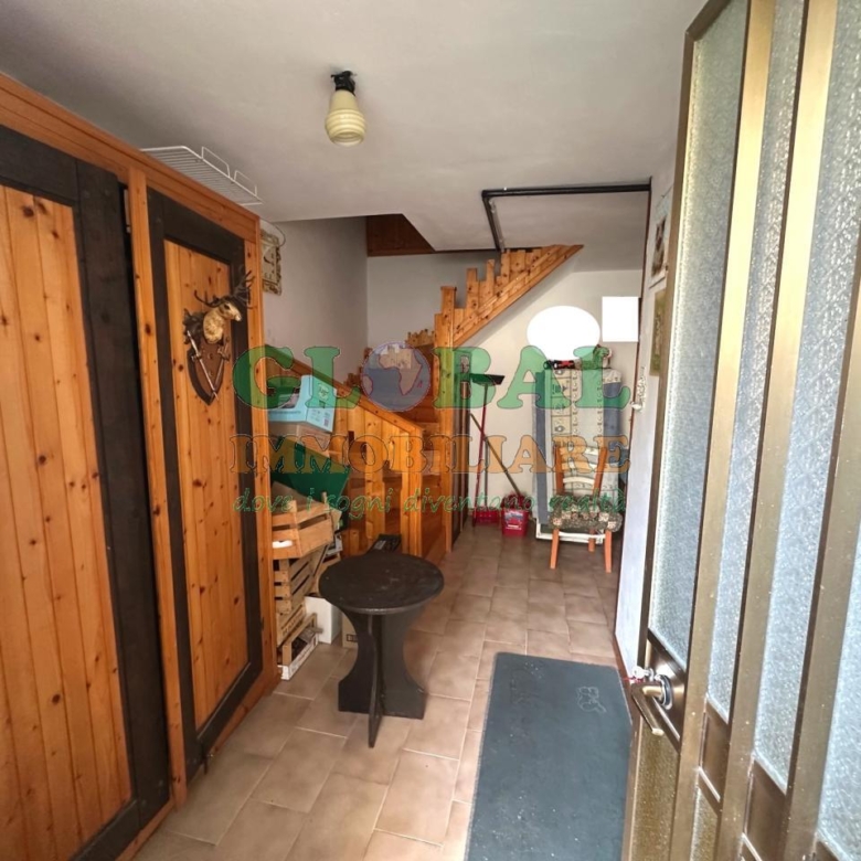 Enego -grande appartamento con cortile comune
