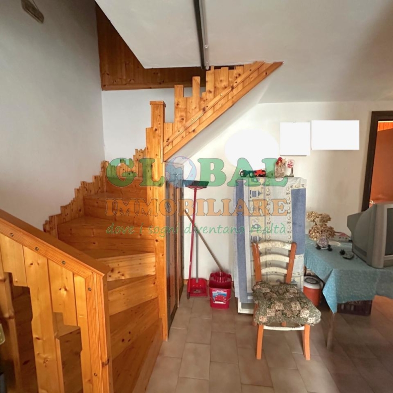 Enego -grande appartamento con cortile comune