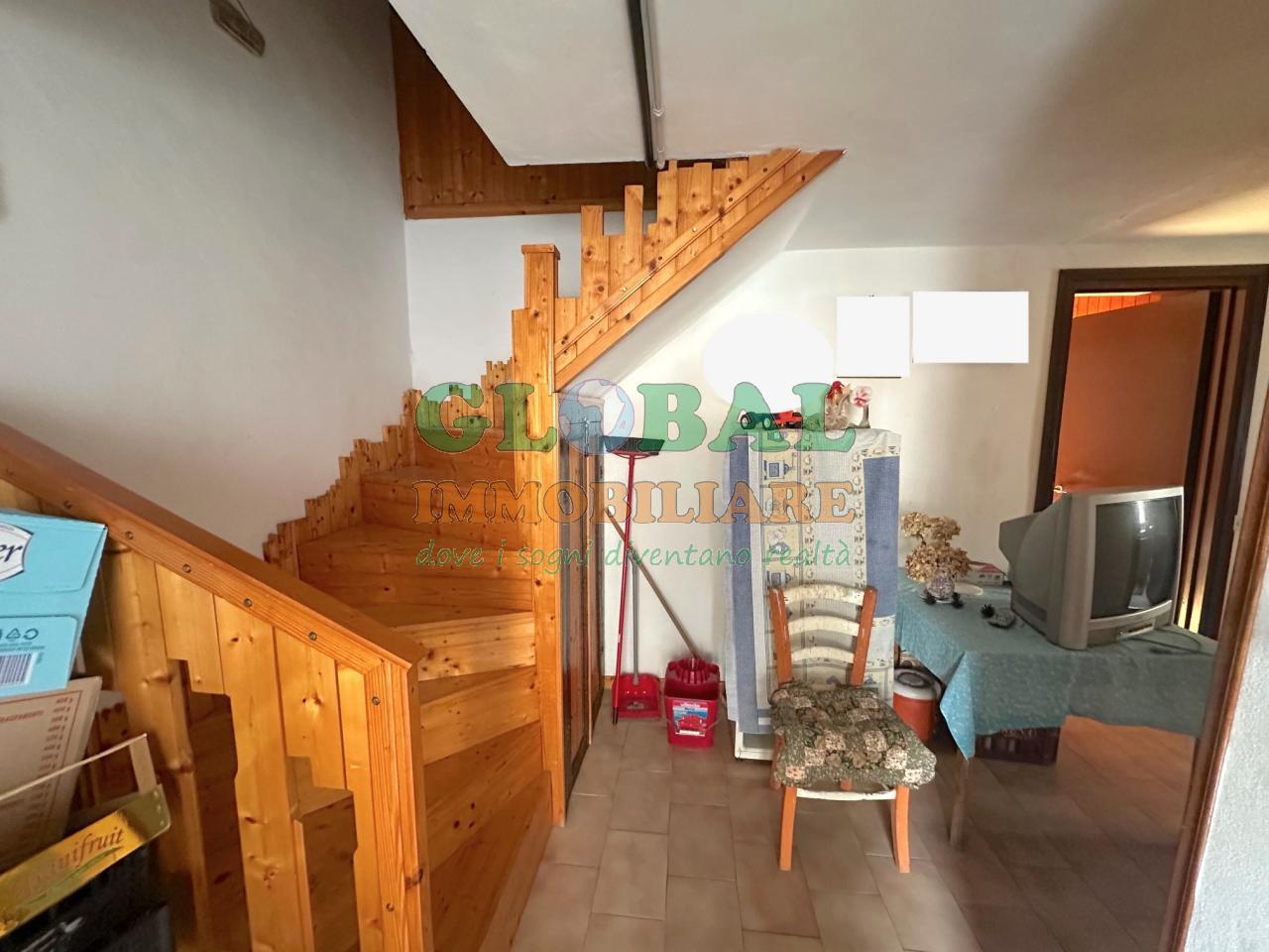Enego -grande appartamento con cortile comune