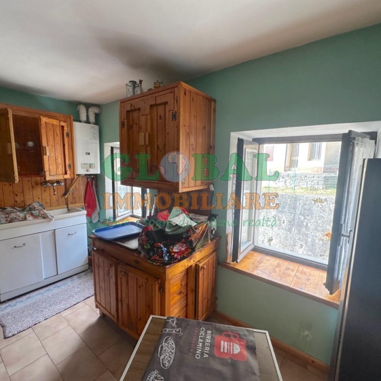 Enego -grande appartamento con cortile comune