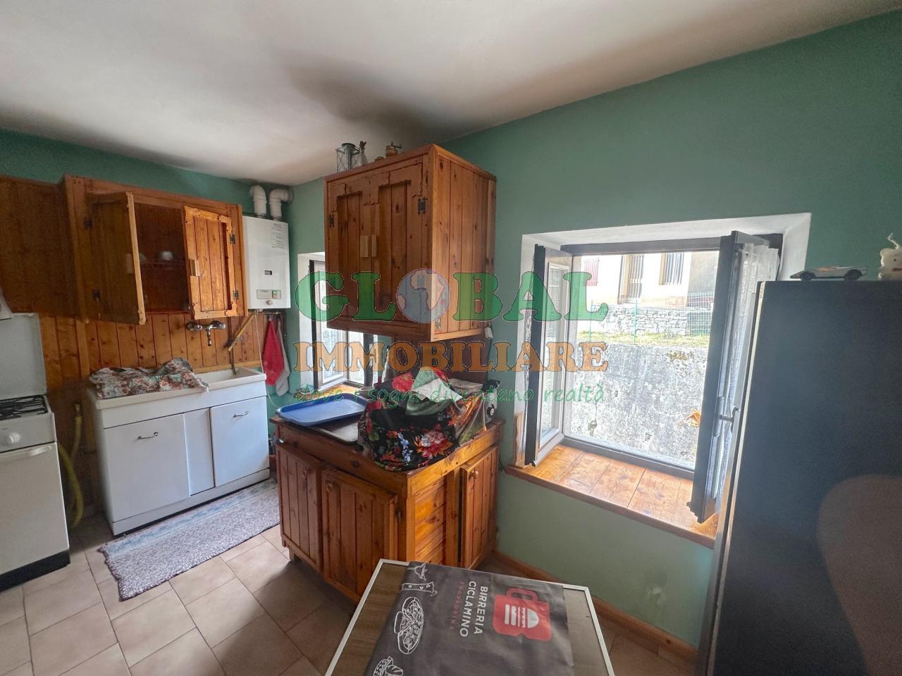 Enego -grande appartamento con cortile comune