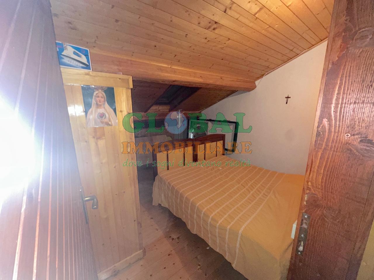 Enego -grande appartamento con cortile comune