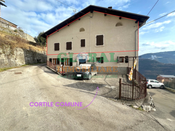 Enego -grande appartamento con cortile comune