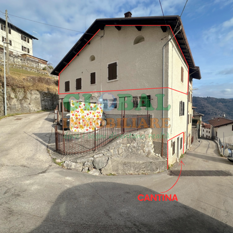 Enego -grande appartamento con cortile comune