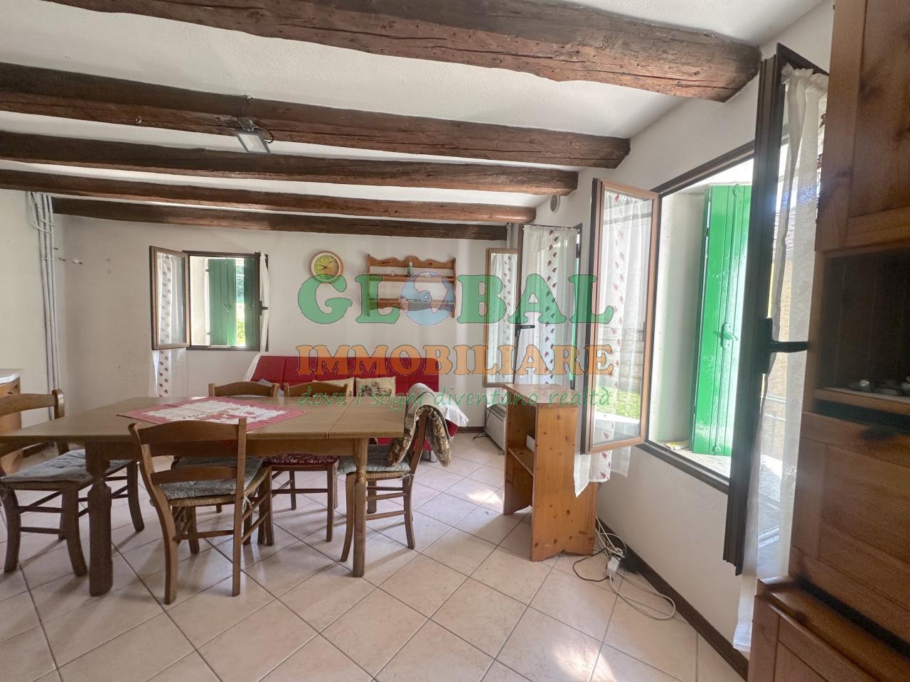 Enego – Porzione di casa terra-cielo con giardino e stube