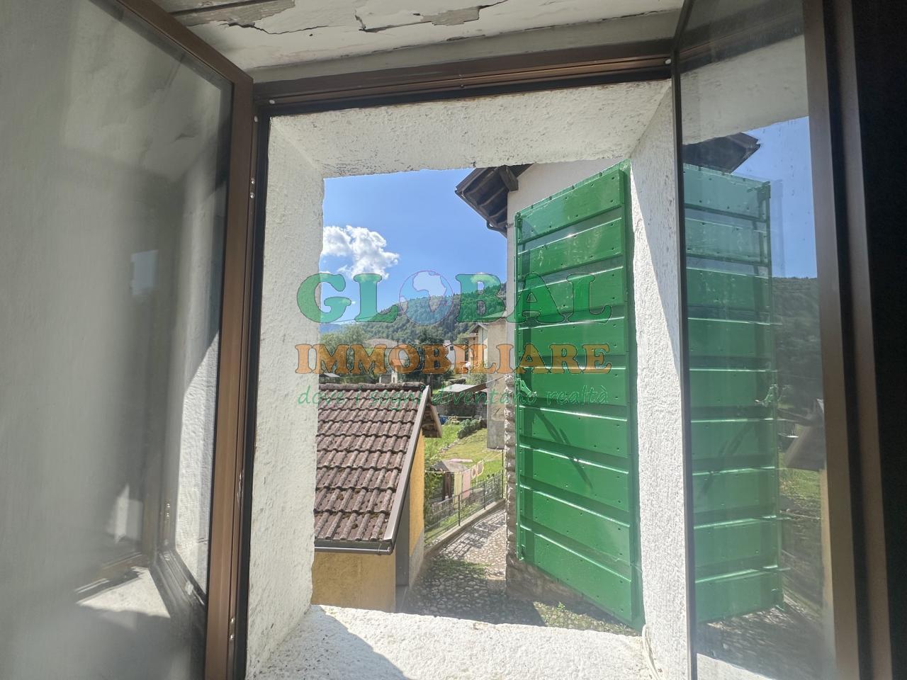 Enego – Porzione di casa terra-cielo con giardino e stube