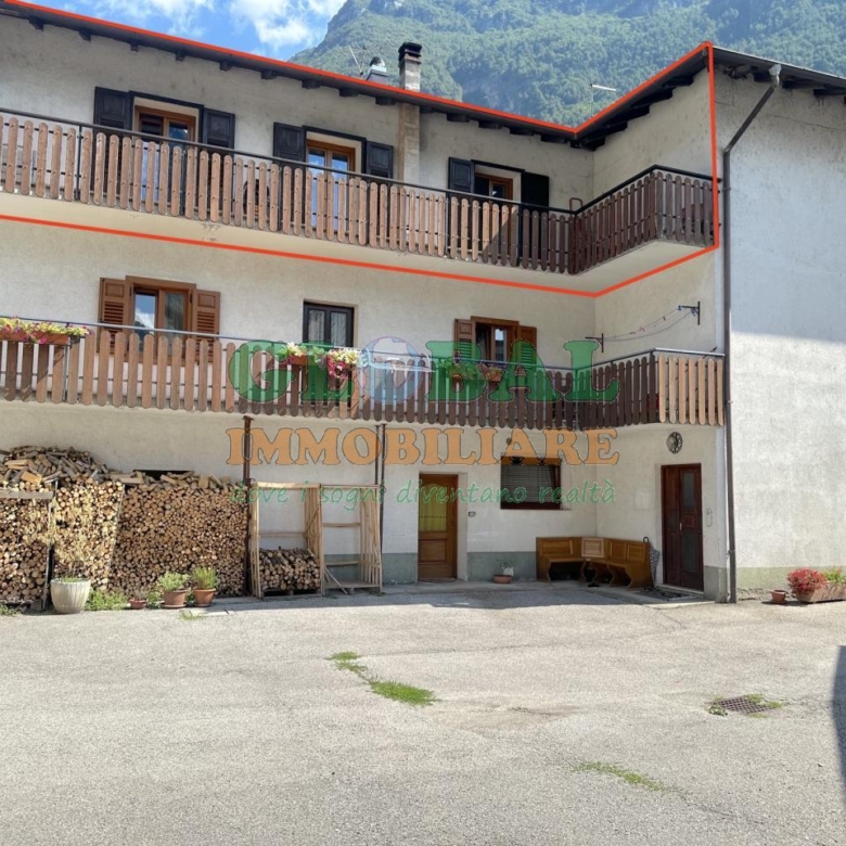 Grigno Ampio appartamento su due livelli con garage, terrazzo e possibilità di ricavare due unità abitative a Tezze di Grigno