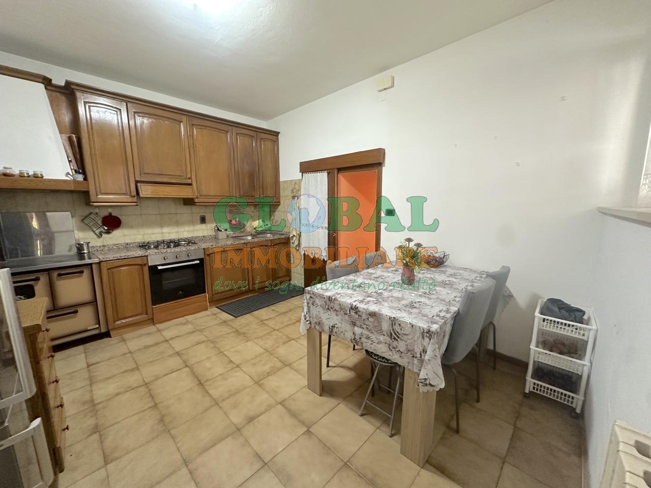Grigno Ampio appartamento su due livelli con garage, terrazzo e possibilità di ricavare due unità abitative a Tezze di Grigno