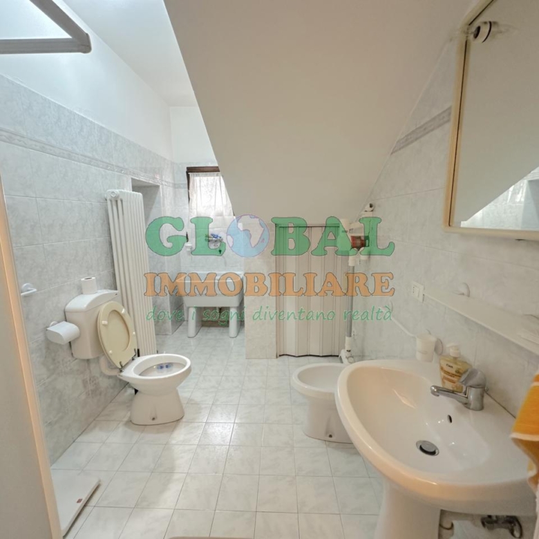 Grigno Ampio appartamento su due livelli con garage, terrazzo e possibilità di ricavare due unità abitative a Tezze di Grigno