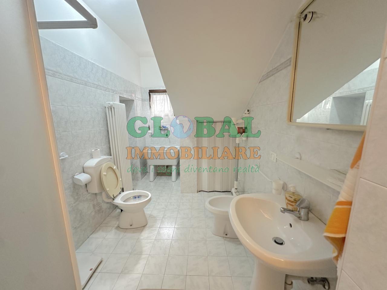 Grigno Ampio appartamento su due livelli con garage, terrazzo e possibilità di ricavare due unità abitative a Tezze di Grigno