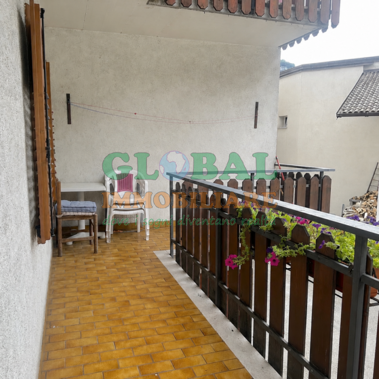Grigno Ampio appartamento su due livelli con garage, terrazzo e possibilità di ricavare due unità abitative a Tezze di Grigno