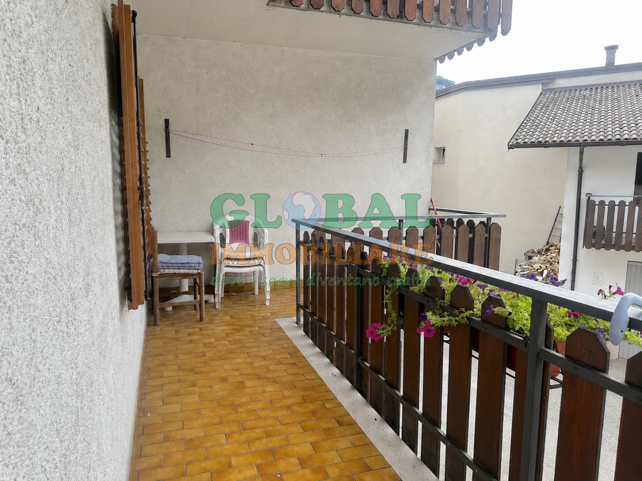 Grigno Ampio appartamento su due livelli con garage, terrazzo e possibilità di ricavare due unità abitative a Tezze di Grigno
