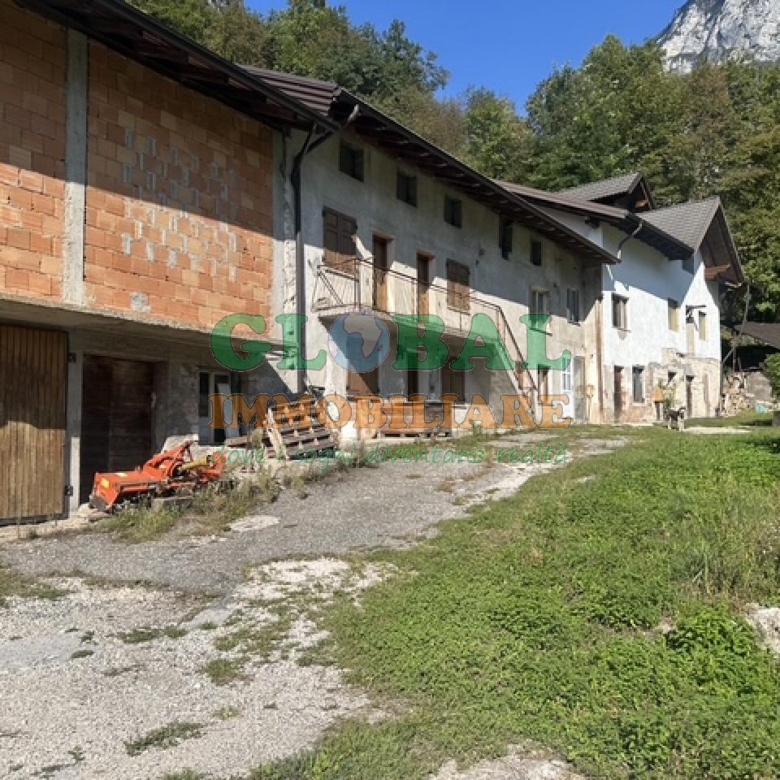 Ospedaletto (TN) Porzione di casa terra-tetto con vista panoramica sulla Valsugana