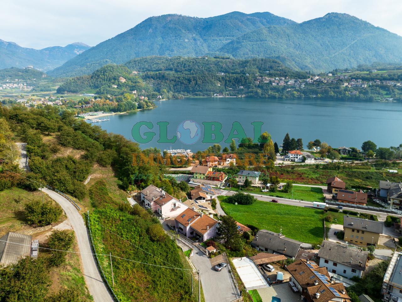 Pergine VALCANOVER – PRESTIGIOSO APPARTAMENTO DI AMPIE DIMENSIONI CON VISTA MOZZAFIATO SUL LAGO DI CALDONAZZOo