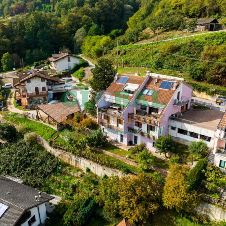 Pergine VALCANOVER – PRESTIGIOSO APPARTAMENTO DI AMPIE DIMENSIONI CON VISTA MOZZAFIATO SUL LAGO DI CALDONAZZOo