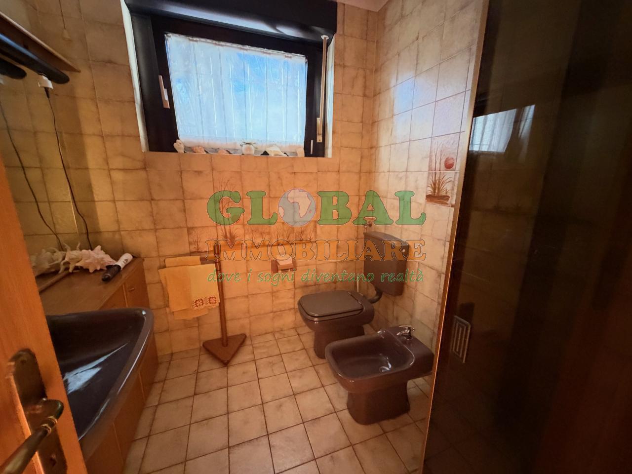 Pergine VALCANOVER – PRESTIGIOSO APPARTAMENTO DI AMPIE DIMENSIONI CON VISTA MOZZAFIATO SUL LAGO DI CALDONAZZOo