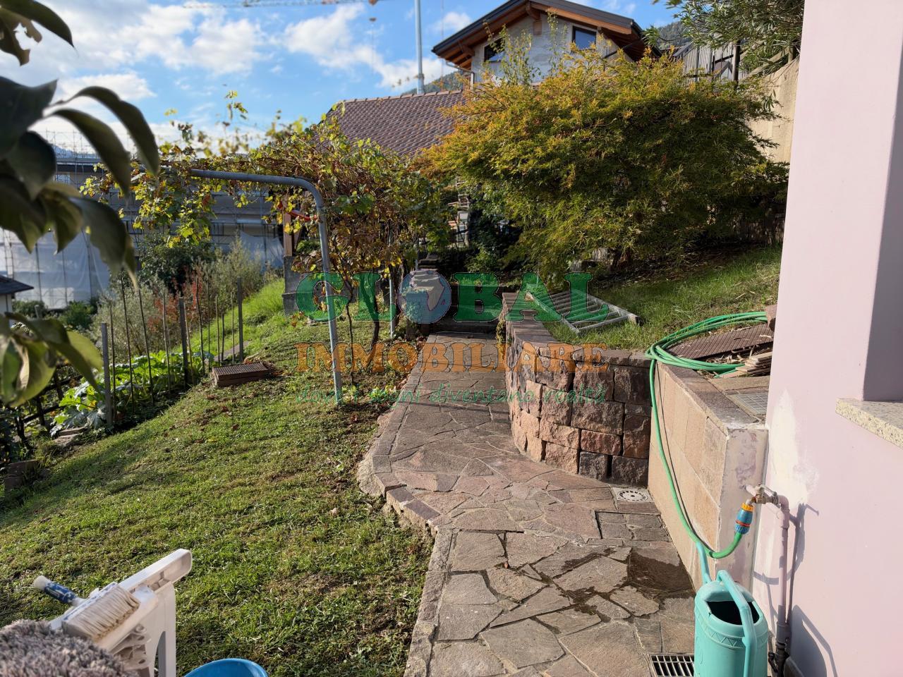 Pergine VALCANOVER – PRESTIGIOSO APPARTAMENTO DI AMPIE DIMENSIONI CON VISTA MOZZAFIATO SUL LAGO DI CALDONAZZOo