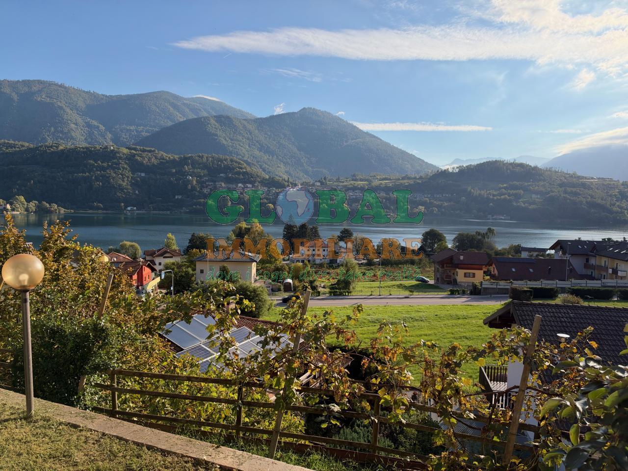 Pergine VALCANOVER – PRESTIGIOSO APPARTAMENTO DI AMPIE DIMENSIONI CON VISTA MOZZAFIATO SUL LAGO DI CALDONAZZOo